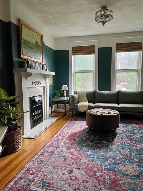 The living room is calling for a fun family photo shoot!