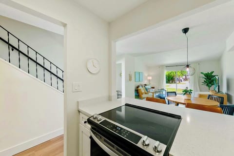 Fully stocked kitchen with quartz countertops