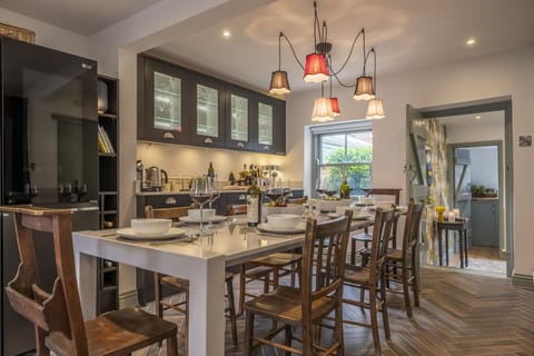 Ground floor: Dining area within the kitchen