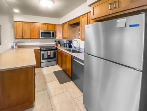 Condo, 1 Bedroom | Private kitchen | Fridge, oven, coffee/tea maker, toaster