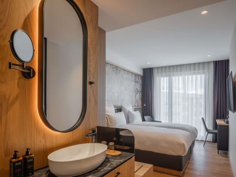Classic Twin Room, 2 Twin Beds | In-room safe, desk, soundproofing