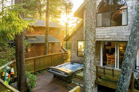 Quiet and serene setting to enjoy the back deck, hot tub, and golf course view.