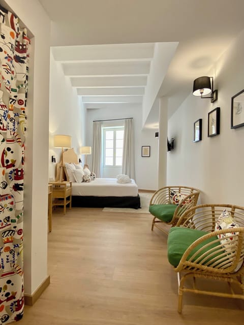 Deluxe Room | In-room safe, soundproofing, WiFi (free), bed sheets