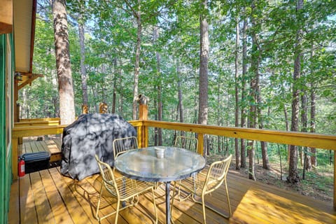 Eureka Springs Vacation Rental | Studio | 1.5BA | Small Step for Entry