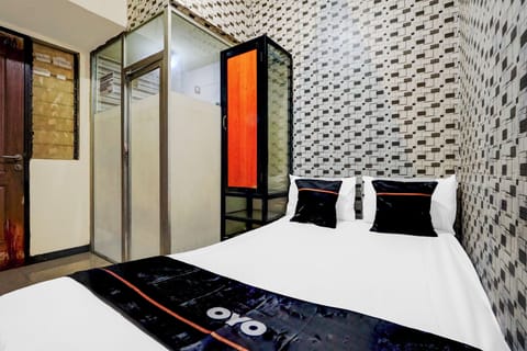 Standard Double Room | Laptop workspace, free WiFi, bed sheets