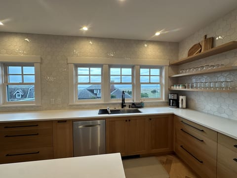 9b6f4e6a-5399-4d75-b5aa-fba03913fa48