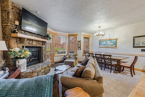 Welcome to 446 Southwinds, where family and skiing intertwine seamlessly. Experience the perfect blend of family comfort and thrilling skiing adventures at our premier slopeside property.