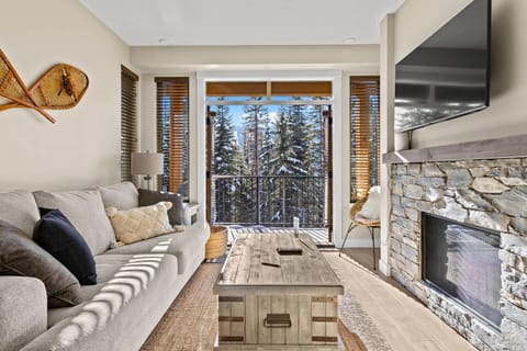 Condo, 2 Bedrooms | Living area