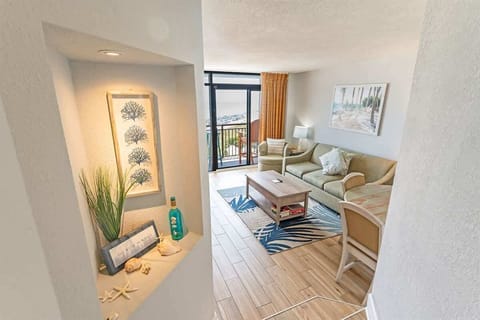 Large Living Room, Beautifully Decorated