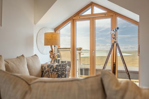 Peewits Penthouse, Wells-next-the-Sea: Viewing platforms across the harbour