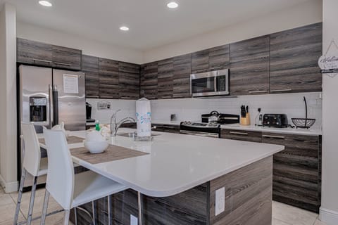 Townhome, 3 Bedrooms | Private kitchen | Fridge, oven, coffee/tea maker, toaster