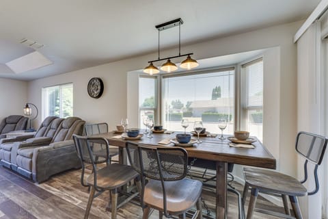 Central Point Vacation Rental | 3BR | 2BA | 1,324 Sq Ft | Step-Free Access