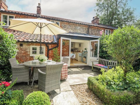 Cottage | Property grounds