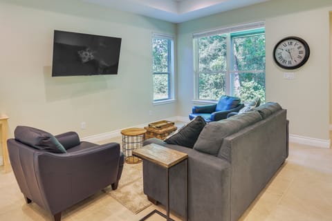 Willis Vacation Rental | 3BR | 2BA | 1,200 Sq Ft | 1 Half Step to Enter