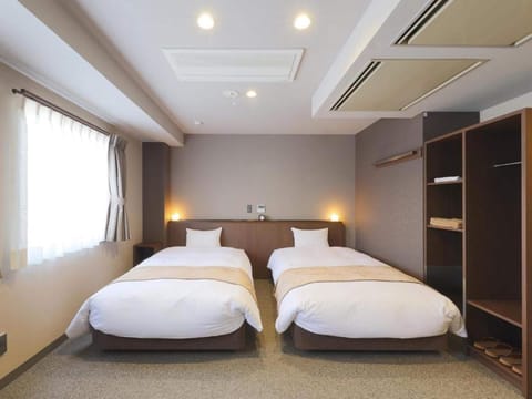 BUILDING No.2  Twin Room, Non Smoking | Desk, laptop workspace, WiFi (free), bed sheets