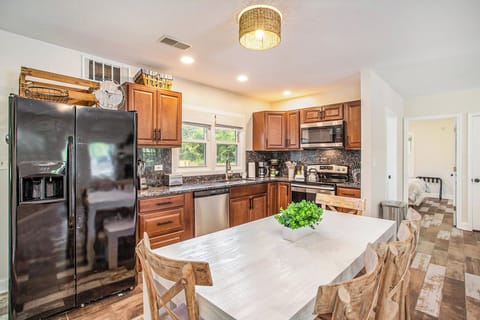 Enjoy the stylish kitchen & dining area, perfect for communal meals & memories.