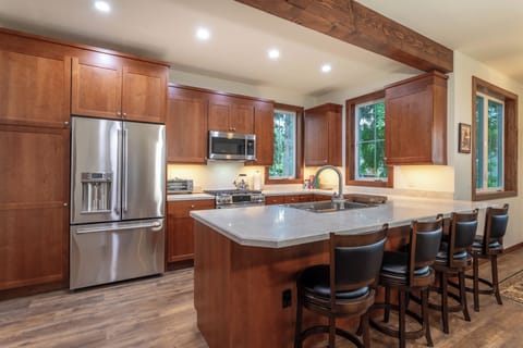 Gorgeous kitchen with plenty of space