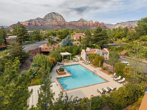 Enjoy the Community Pool and Hot Tub!