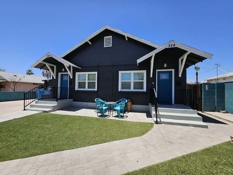 Recently renovated triplex in the heart of phoenix 