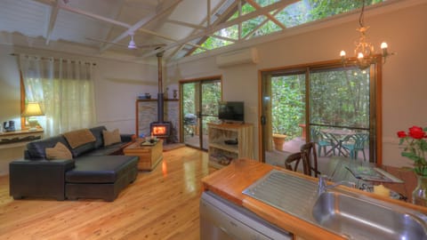 Superior Cottage, 1 King Bed with Sofa bed, Fireplace | 1 bedroom, iron/ironing board, individually decorated