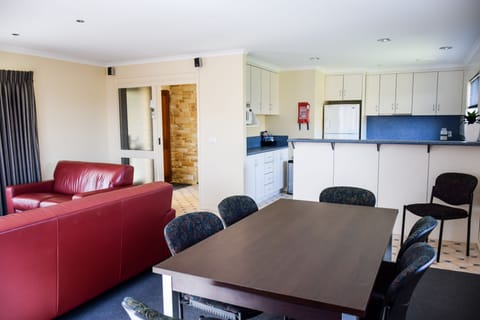 Apartment, 2 Bedrooms | In-room dining