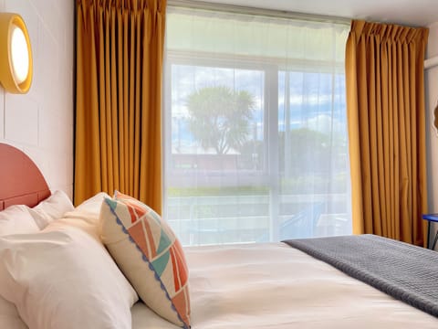 Deluxe Suite, 1 Bedroom, Kitchen | Free WiFi, bed sheets