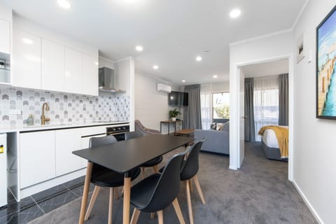 Comfort Suite, 1 Bedroom | Private kitchen | Fridge, microwave, coffee/tea maker, electric kettle