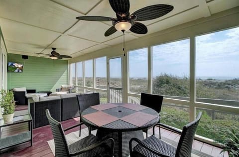 Outdoor Living Room, Turtle Cove