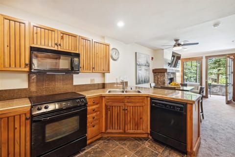 Kitchen - Mountain Thunder Lodge 5104 - Breckenridge Vacation Rental