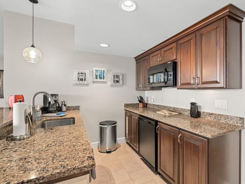 Townhome #606 - First Floor Kitchenette
