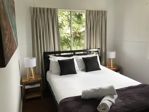 1 bedroom, soundproofing, iron/ironing board, bed sheets