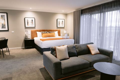Luxury Spa Suite | Desk, soundproofing, iron/ironing board, free WiFi