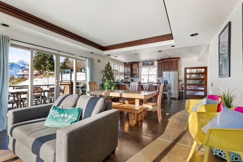 Winter Vibes: Open concept main floor