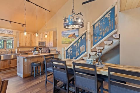 Dining Area & Kitchen