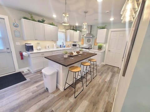 Kitchen island with seating for 3+
