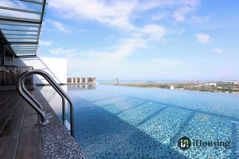 Infinity pool
