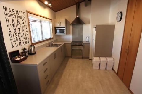 Apartment, 3 Bedrooms | Private kitchen | Fridge, microwave, stovetop, coffee/tea maker