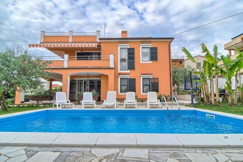 Holiday Home Swimming Pool