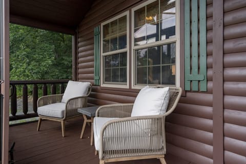 Screened in porch with seating