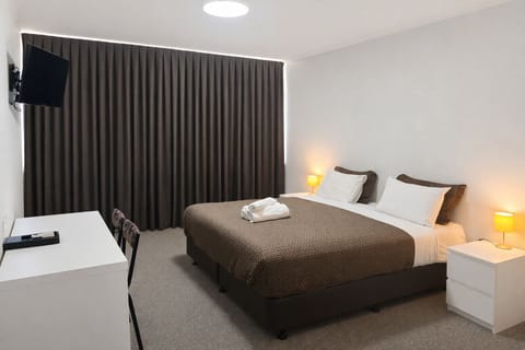 Standard Double Room | Desk, laptop workspace, blackout drapes, iron/ironing board