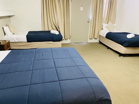 Family Studio, Non Smoking (Family Standard Room) | Individually decorated, individually furnished, blackout drapes