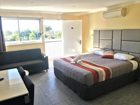 Superior Room, 1 King Bed | Blackout drapes, iron/ironing board, WiFi (free), bed sheets