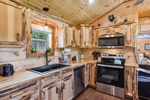 Custom made Amish cabinets...it don't get better than that.