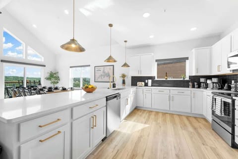 Kitchen containing all of the essentials your family will want to cook. Stunning views as well