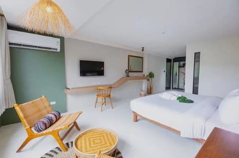 Suite | In-room safe, free WiFi, bed sheets