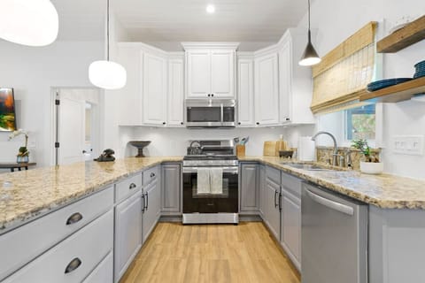 Everything you need to dine in.