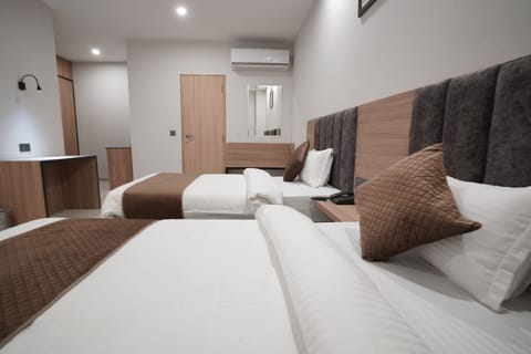 Deluxe Double or Twin Room | Memory foam beds, free WiFi