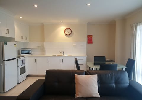 Family Room | Desk, iron/ironing board, free WiFi, bed sheets