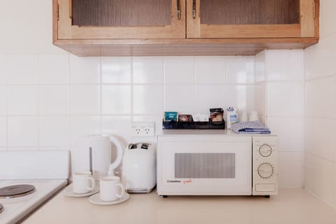 Studio Room | Private kitchen | Fridge, microwave, electric kettle