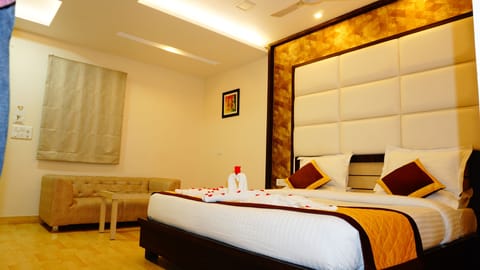 Comfort Double Room | Desk, laptop workspace, iron/ironing board (on request), WiFi (free)